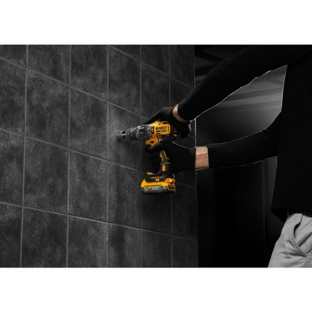 Дрель-шуруповерт ударная аккумуляторная  DeWalt DCD796P2-QW