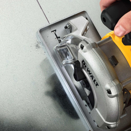 Пила дисковая аккумуляторная DeWalt DCS373N-XJ (без АКБ и ЗУ)