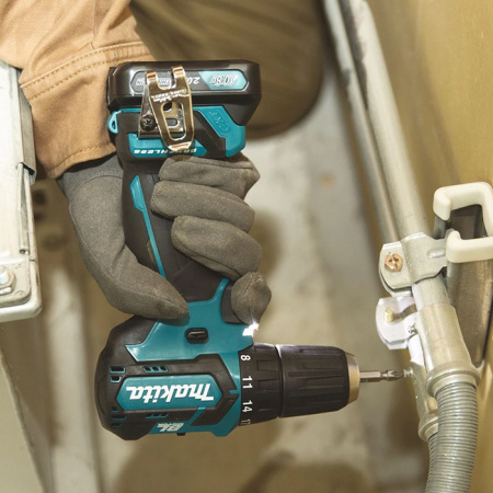 Дрель-шуруповерт аккумуляторная Makita DF332DWAE