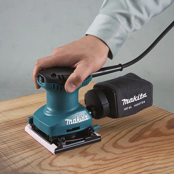 Шлифмашина вибрационная Makita BO4557