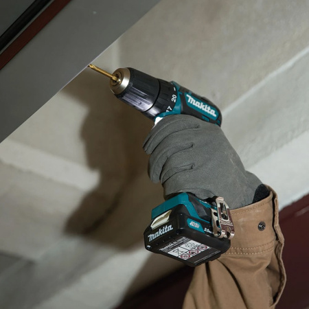 Дрель-шуруповерт аккумуляторная Makita DF332DWAE