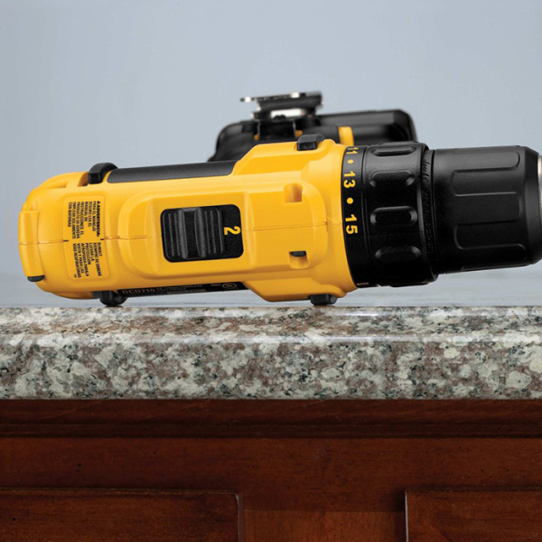 Дрель-шуруповерт аккумуляторная DeWalt DCD710D2-QW