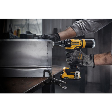 Заклёпочник аккумуляторный DeWalt DCF403NT-XJ (без АКБ и ЗУ)