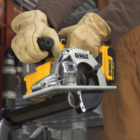 Пила дисковая аккумуляторная DeWalt DCS373N-XJ (без АКБ и ЗУ)